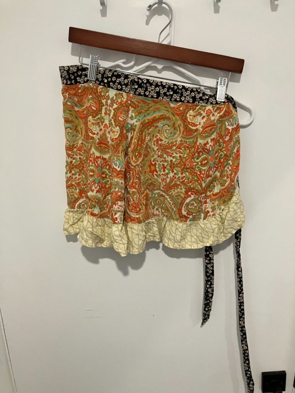 Urban Outfitters UO Toni Paisley Print Ruffle Mini Wrap Skirt Size Small